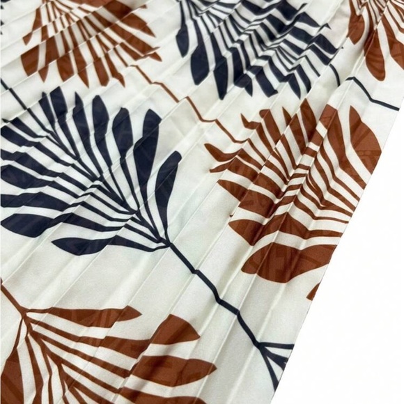 Tropical v neck short sleeve midi dress - Picture 5 of 5